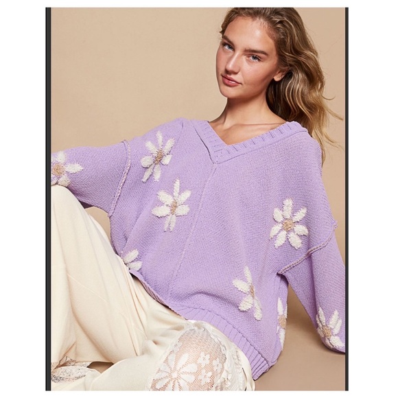 $40 start 166 2 LEFT ⬇️POL Soft Berber floral sweater - Picture 2 of 7